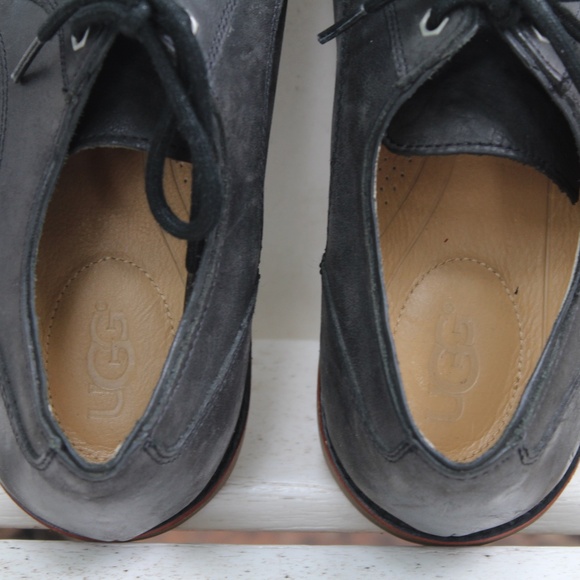 Men\'s UGG Black Casual Dress Shoes leather/ sheepskin  Size 9.5 EUC main image 4
